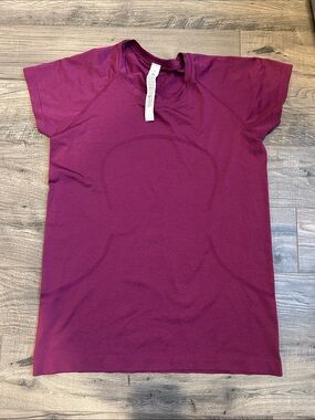 Swiftly Tech Short-Sleeve Shirt 2.0 
Hip Length Women’s 12